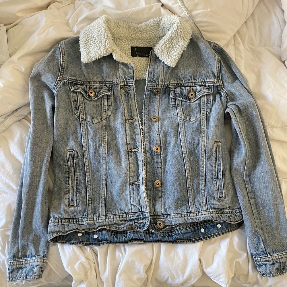 Articles of Society, light weight denim jacket, Sherpa, perfection for fall! 🍂